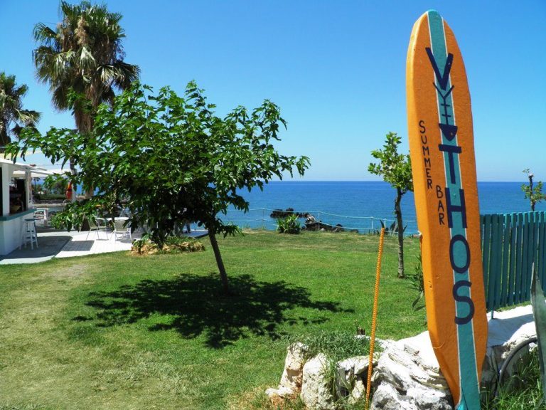 ΒΥΘΟΣ ΡΕΘΥΜΝΟ (beach bar restaurant)