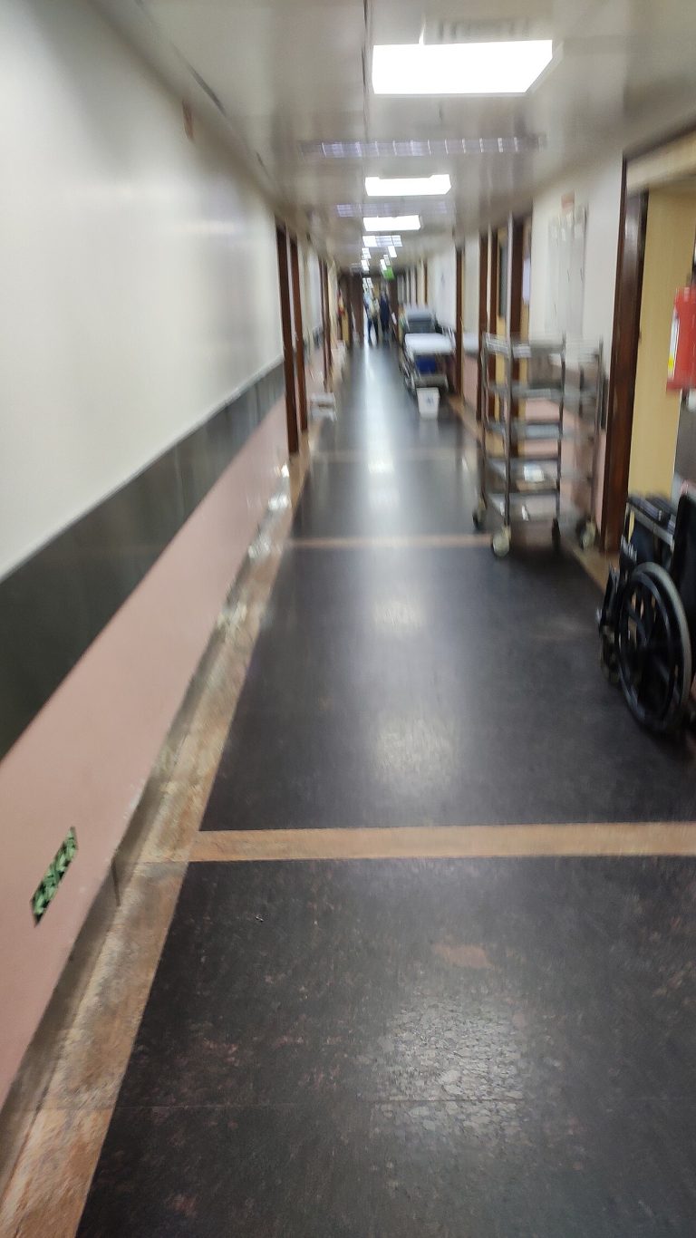 Ολική αρθροπλαστική ισχίου: τι να περιμένετε πριν και μετά την επέμβαση