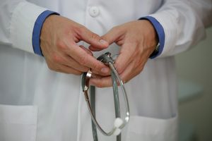 Ενέσεις υαλουρονικού οξέος και PRP στο γόνατο: τι πρέπει να γνωρίζετε